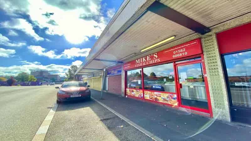 Mid-Terraced Shop in Dunstable Town Centre