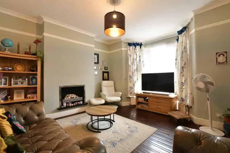 3 Bedroom Terraced House Near Goodmayes Station