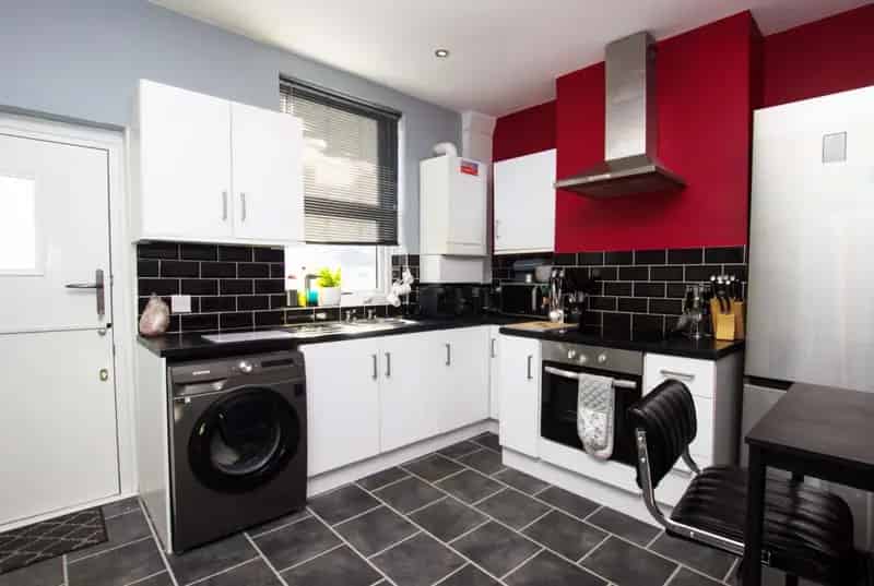 2 bedroom House
 To Let 
Total Size: 701 SQ FT