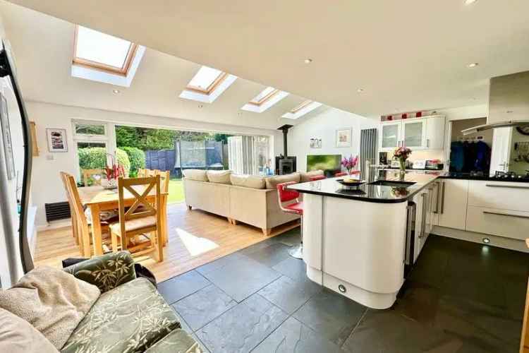 1 Bed Detached Family Home with Annexe Near Camberley