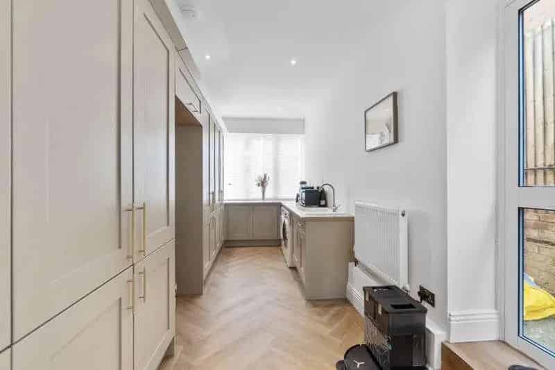 5 Bed House for Sale Deacons Hill Road