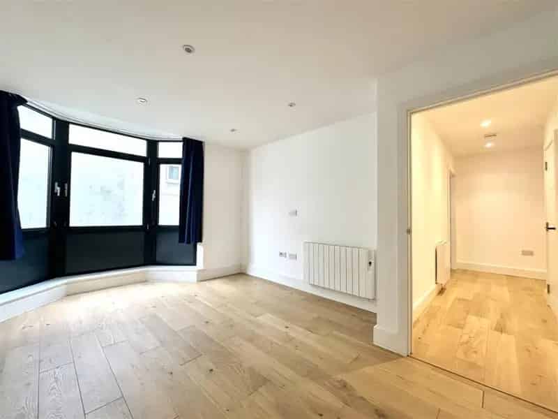 1 Bedroom Apartment Brighton - Modern Open Plan Living