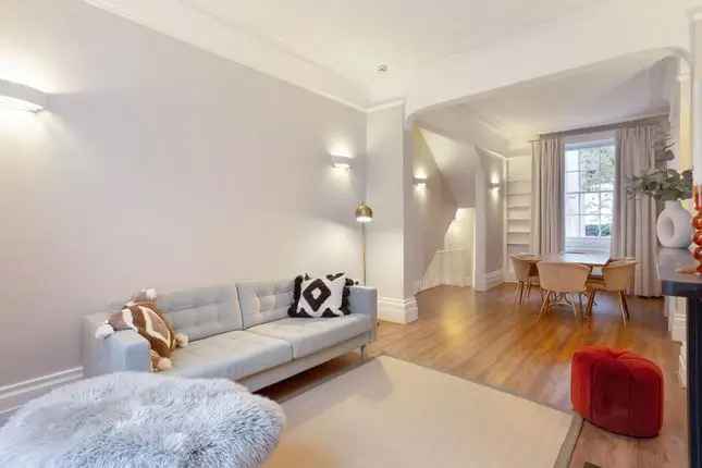 Maisonette to rent in Sydney Street, London SW3