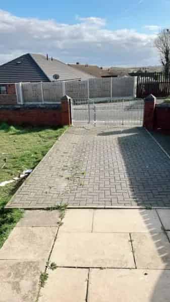3 Bedroom House with Large Garden and Parking