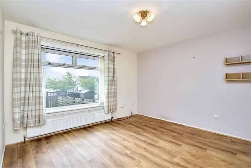 3 Bed House - End Terraced with 2 Reception Rooms