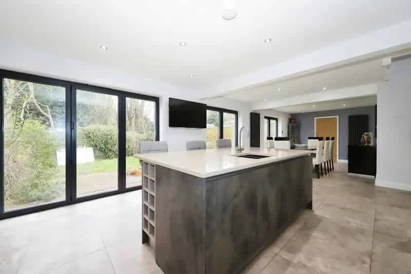 5 Bedroom Family Home with Games Room and Tranquil Setting