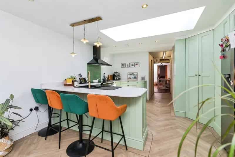 Extended Three-Bedroom Cottage Lound