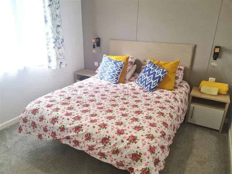 Luxury Furnished Golf Course Lodge 2 Bedrooms Parking Zero Deposit
