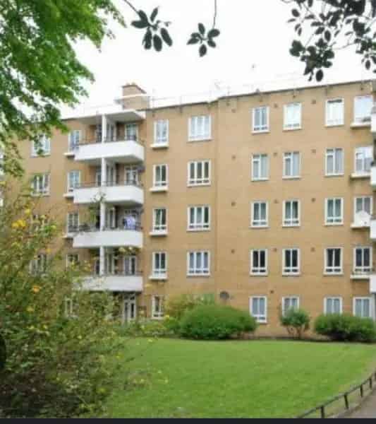 2 Bed Flat Near West Kensington Station - Great Schools