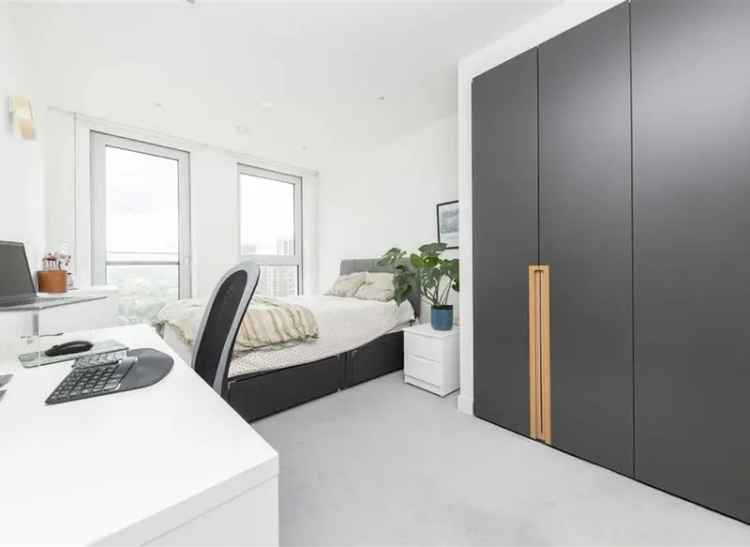 Immaculately Presented 1-Bed Flat in Sought-After SE1 Development