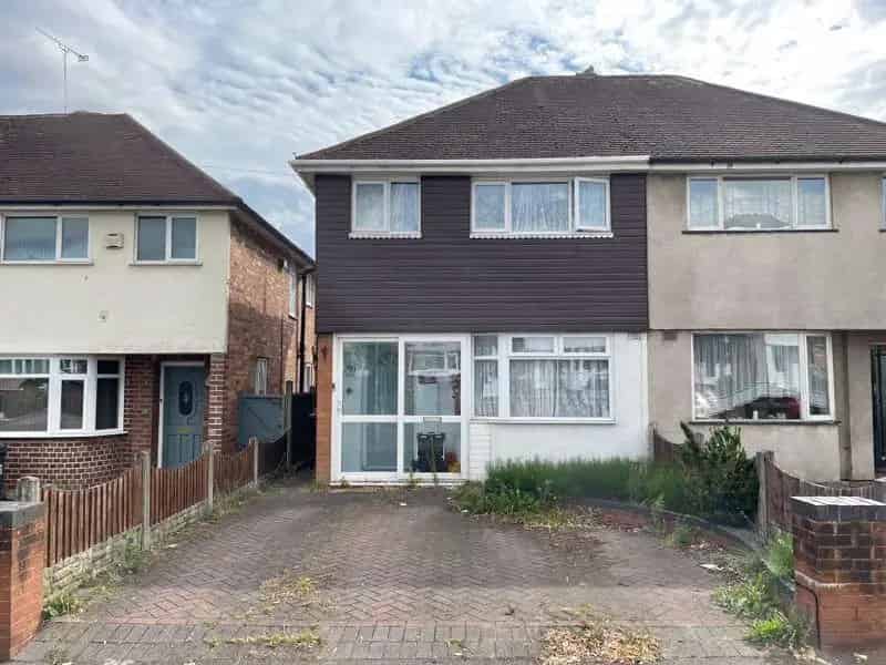 3 Bedroom Semi-Detached House For Sale