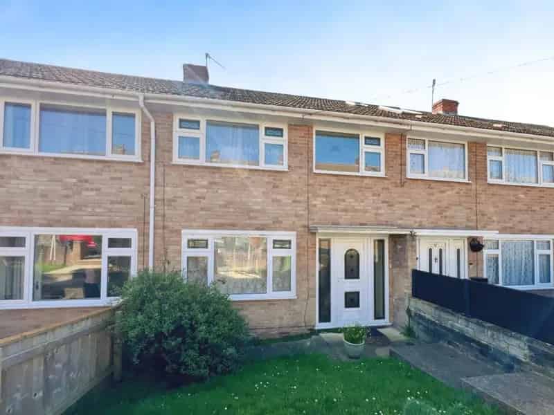 3 Bedroom House For Sale Exeter 915 SQ FT