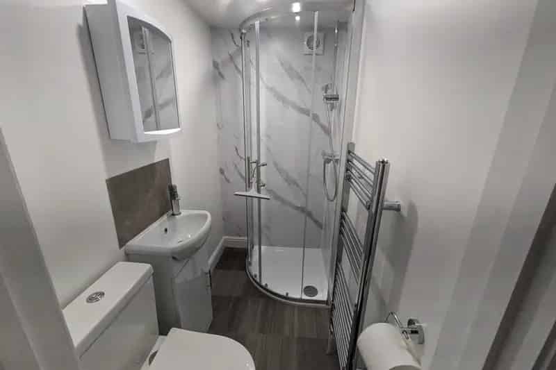 Luxury Private Room with Ensuite Bathroom in Shared House for Professionals