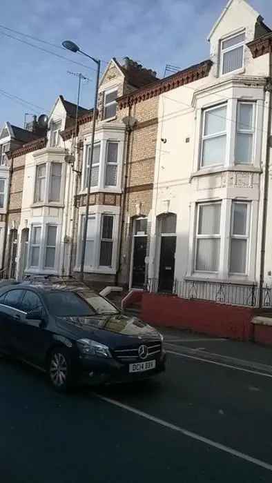 1 Bed Flat in Kirkdale - Family Friendly
