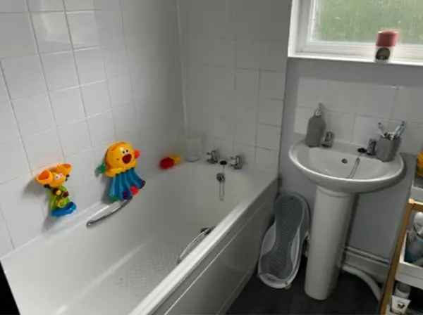 Flat For Rent in Chichester, England