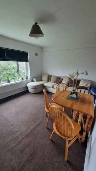 Flat For Rent in Denham Green, England