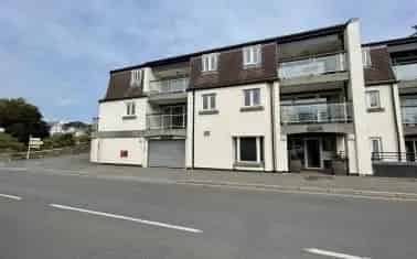 First Floor Retirement Apartment with Estuary Views