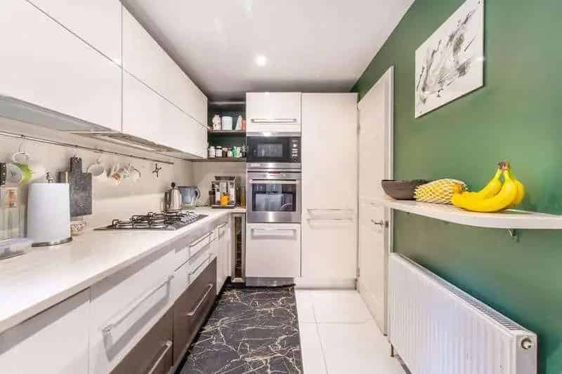 2 Bed Flat for Sale - High Standard Finish, Private Garden & Garage