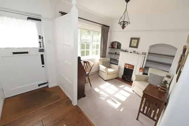 4 Bedroom Semi-Detached House for Sale in London NW11