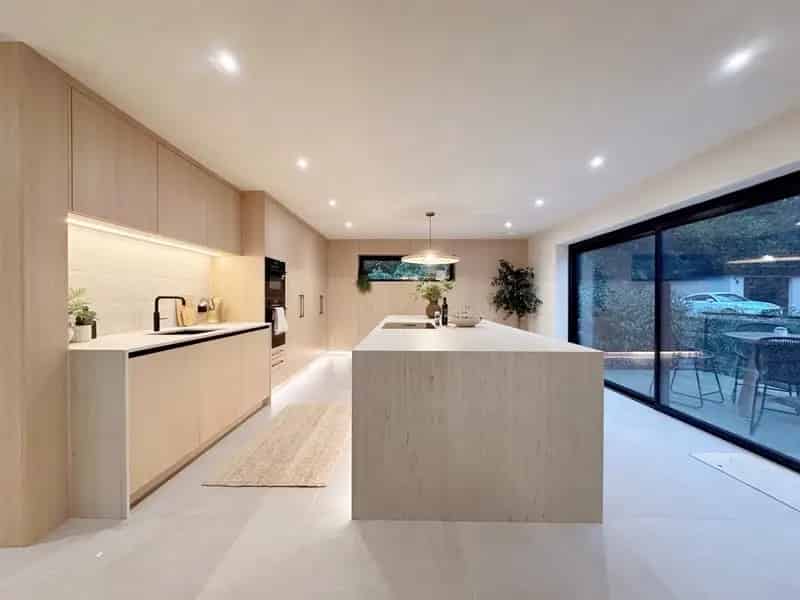 5 Bedroom Detached House to Rent Surrey Hills
