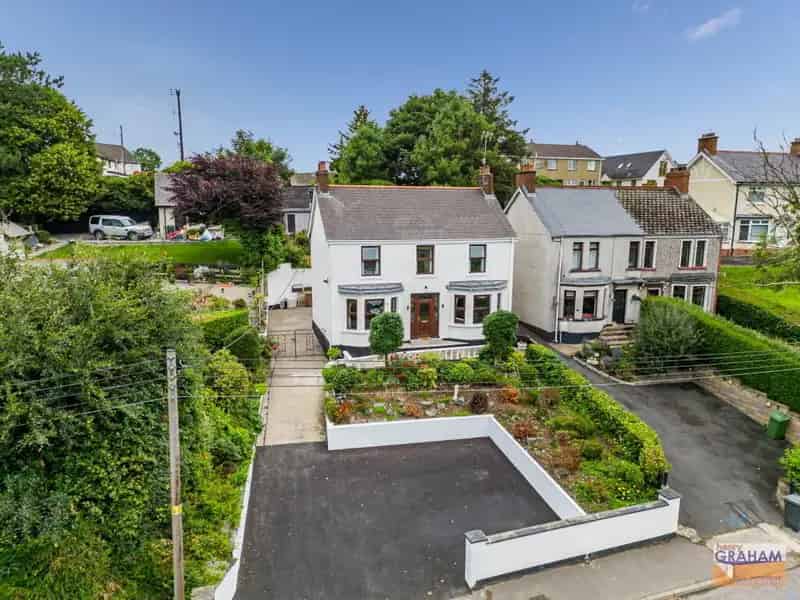Spacious Detached Property with Garage and Garden Near A1