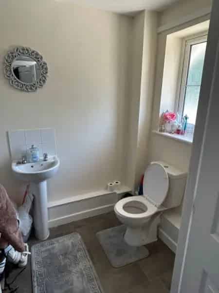 3 Bedroom House New Build Estate Large Garden Close to Amenities
