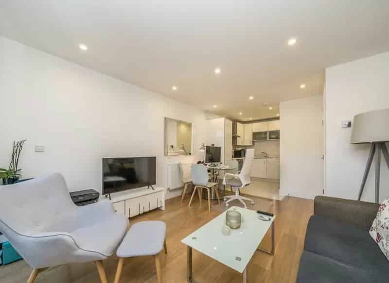 One Bedroom Apartment with Balcony and Gym Access