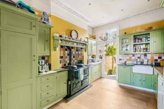 Victorian Family Home 5 Beds 3 Baths 95ft Garden Off Street Parking