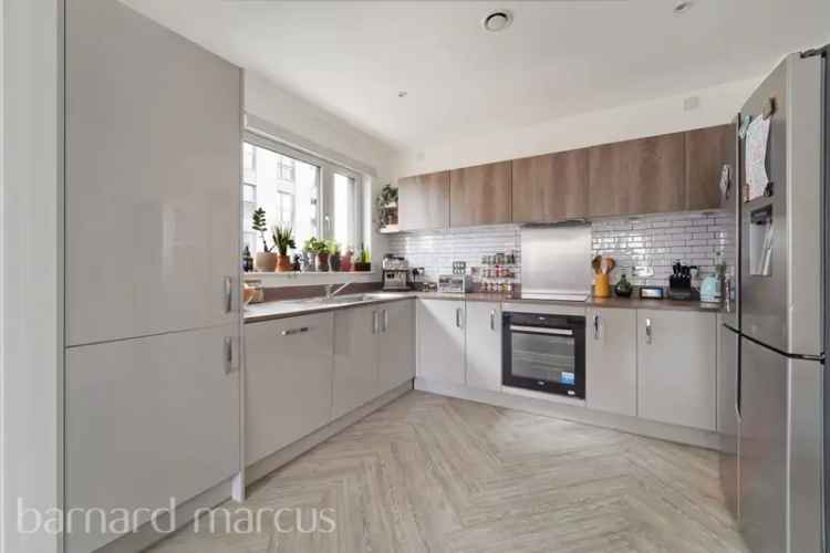 Two Double Bedroom Flat in Wandsworth with Balcony and Far Reaching Views
