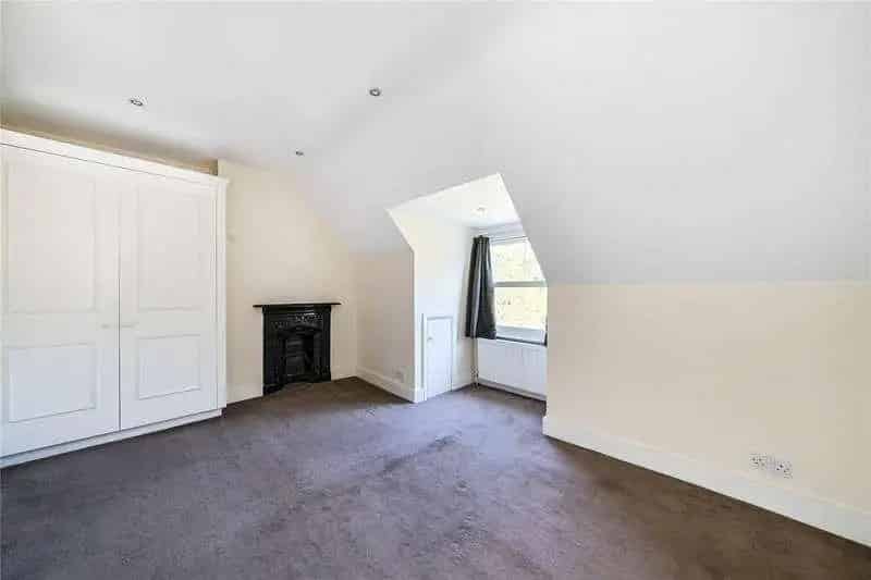 1 Bed Flat for Sale in Surbiton - Victorian Conversion Apartment