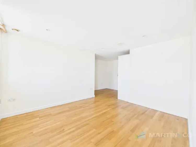 2 Bedroom Flat for Sale in Truro City Centre