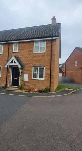 2 Bedroom End Terrace House Near Park and School