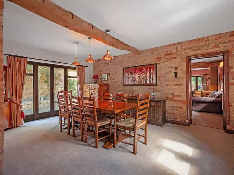 4 Bedroom Detached Coach House Conversion Dunchurch