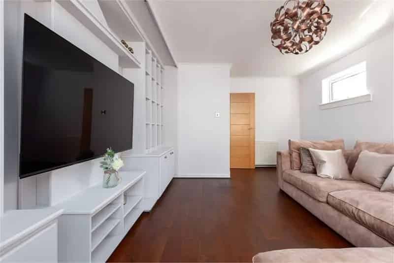 4 Bed Detached House with 2 Reception Rooms