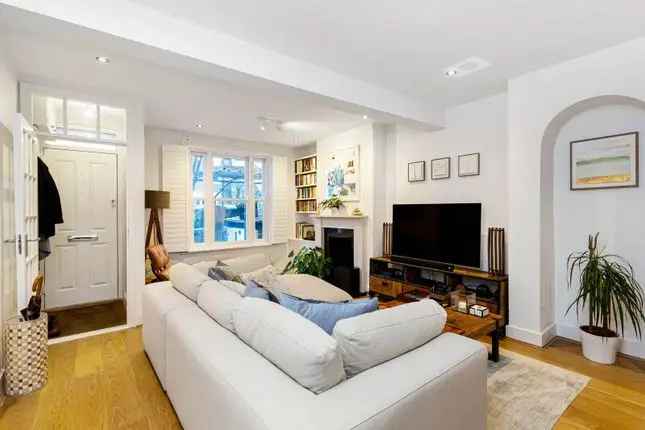 4 Bed House to Rent in Barnes SW13 Little Chelsea Family Home