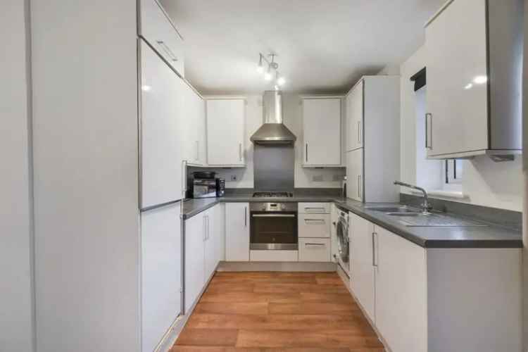 Two Bedroom Apartment Near Grays Station