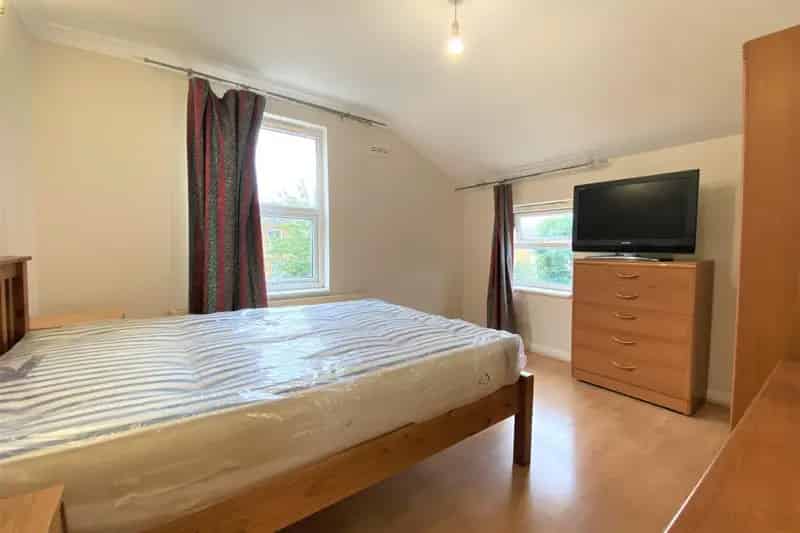 Tooting Bec Road Double Bedroom Flat - Fully Furnished