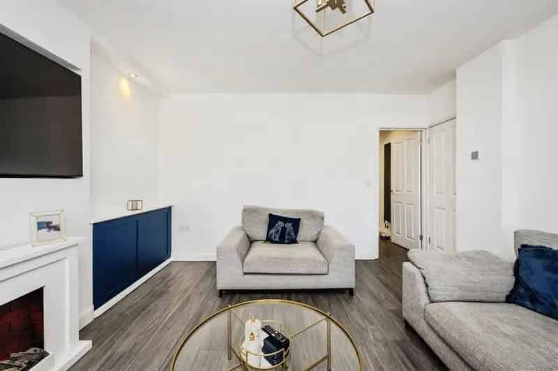3 Bedroom End Terrace House For Sale