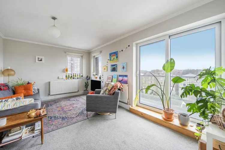 Spacious 3-Bedroom Apartment with Balcony - NW3