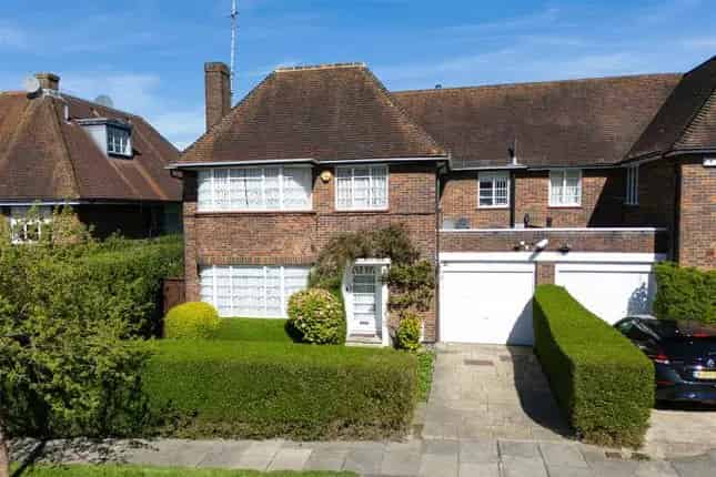 5 6 Bedroom Semi Detached House Carlyle Close N2