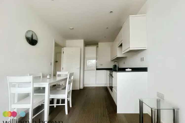 One Bedroom Apartment Near Elizabeth Line Brentwood High Street Parking Available