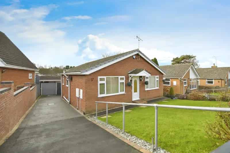 3 Bed Detached Bungalow Shirebrook Large Garden Garage 2 Bathrooms