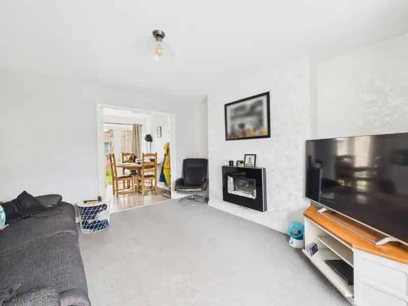 2 Bedroom House For Sale Near Bingley Town Centre