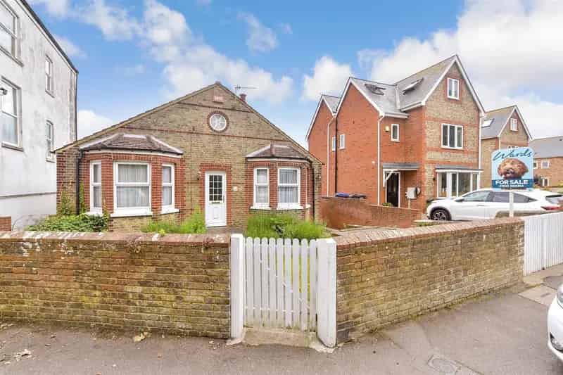 2 Bedroom Detached Bungalow for Sale in Pegwell