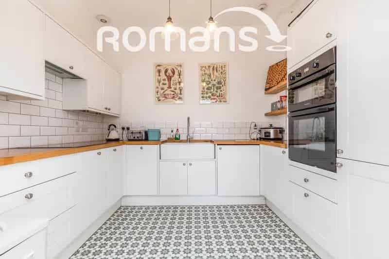 2 Bedroom Furnished Flat Clifton Village