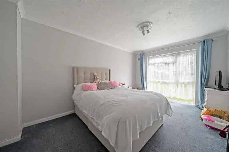 2 Bed Ground Floor Apartment Town Centre Location