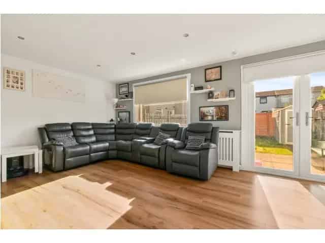 3 Bedroom End Terrace House For Sale