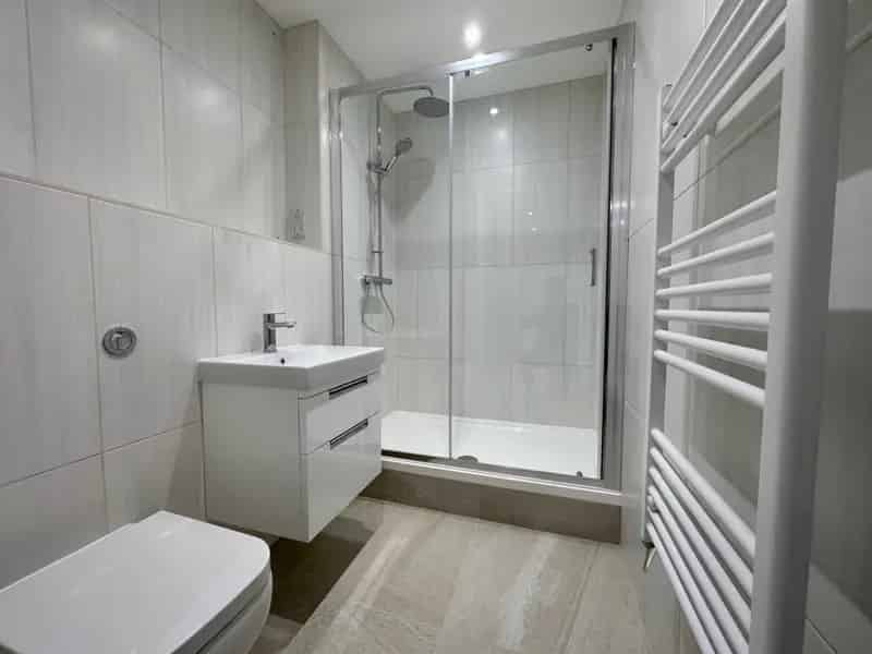Stunning 2-Bed Apartment in Weymouth with Parking and Balcony