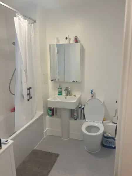 New Built Flat Near Wembley Stadium with Balcony and In-built Appliances
