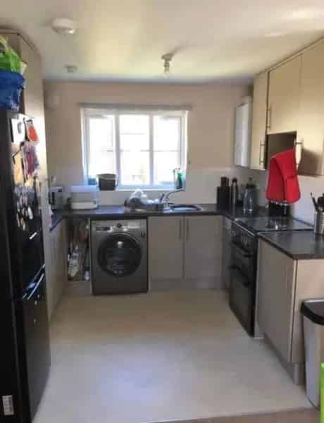 2 Bedroom Ground Floor Flat Near Schools with Parking